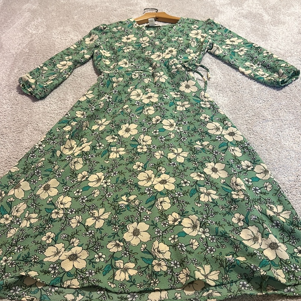 Monteau green v-neck midi dress